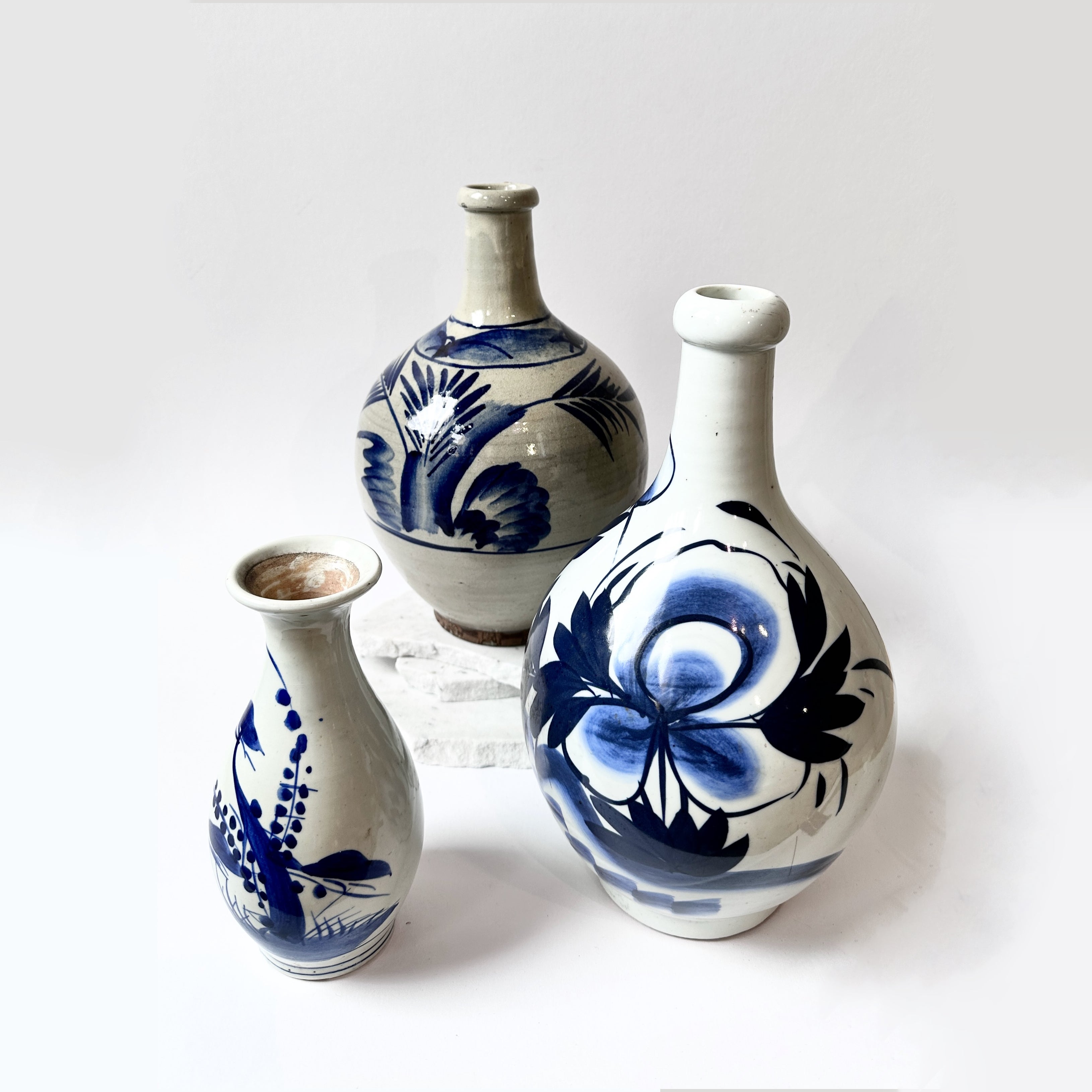 Antique Japanese Blue & White Tokkuri Sake Vase (Meiji Era) – 32cm | TOK003