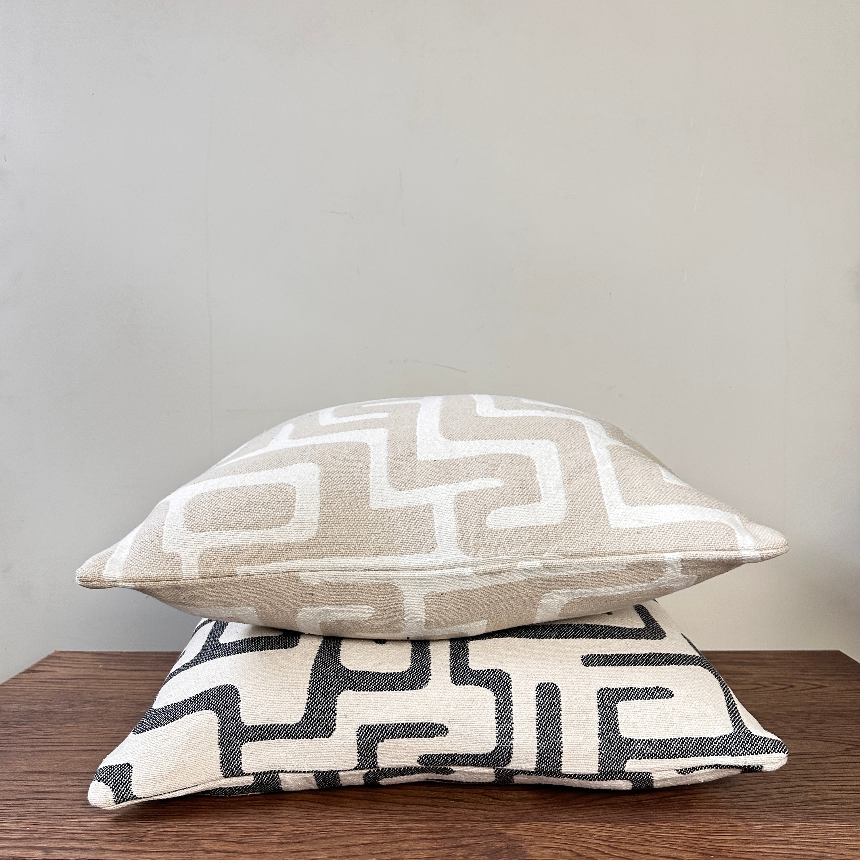 Luxor Cushion - Natural/Black