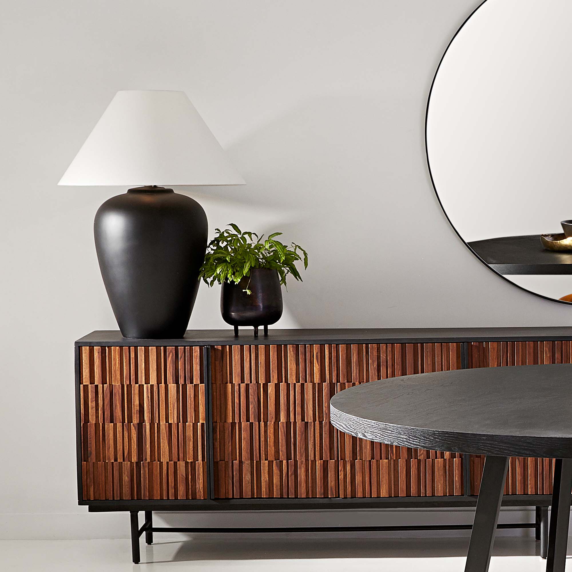 Leo Bowl On Feet - Medium