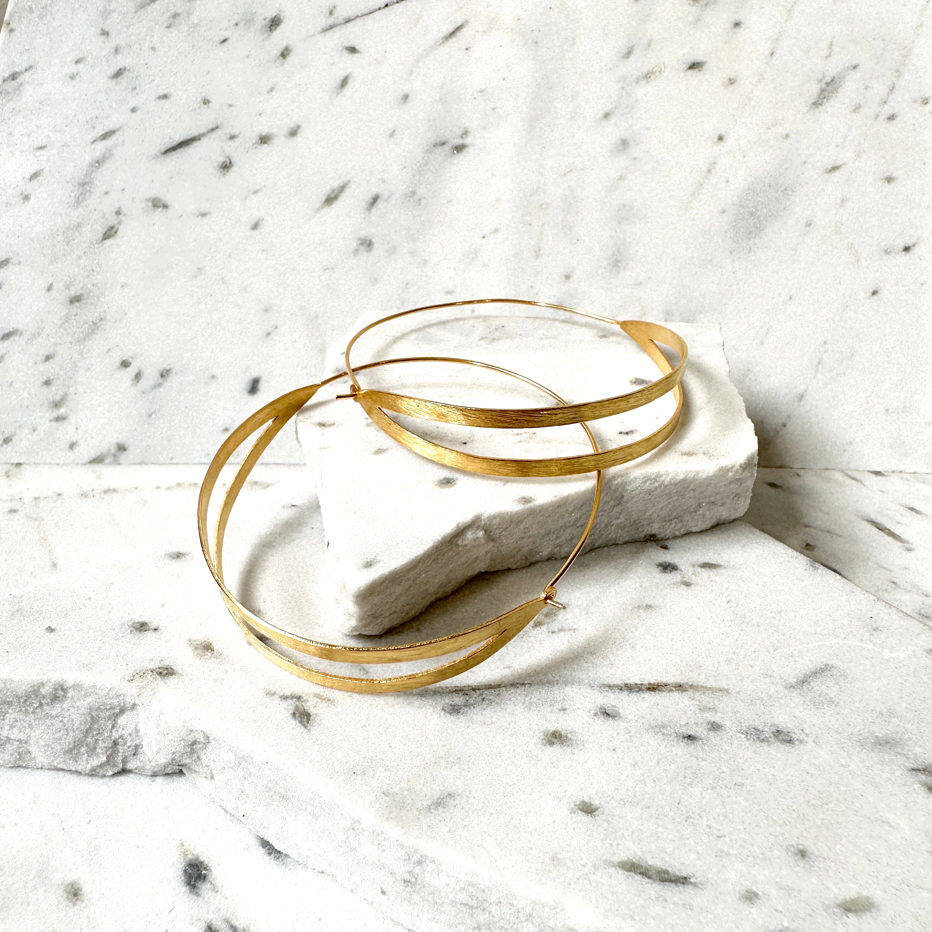 MELANIE WOODS - Split Hoop Earrings - Large - Gold