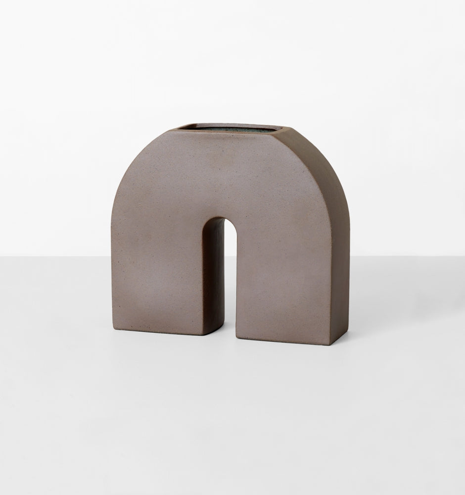 Kurve Vase - Small - Umber - Rodwell and Astor