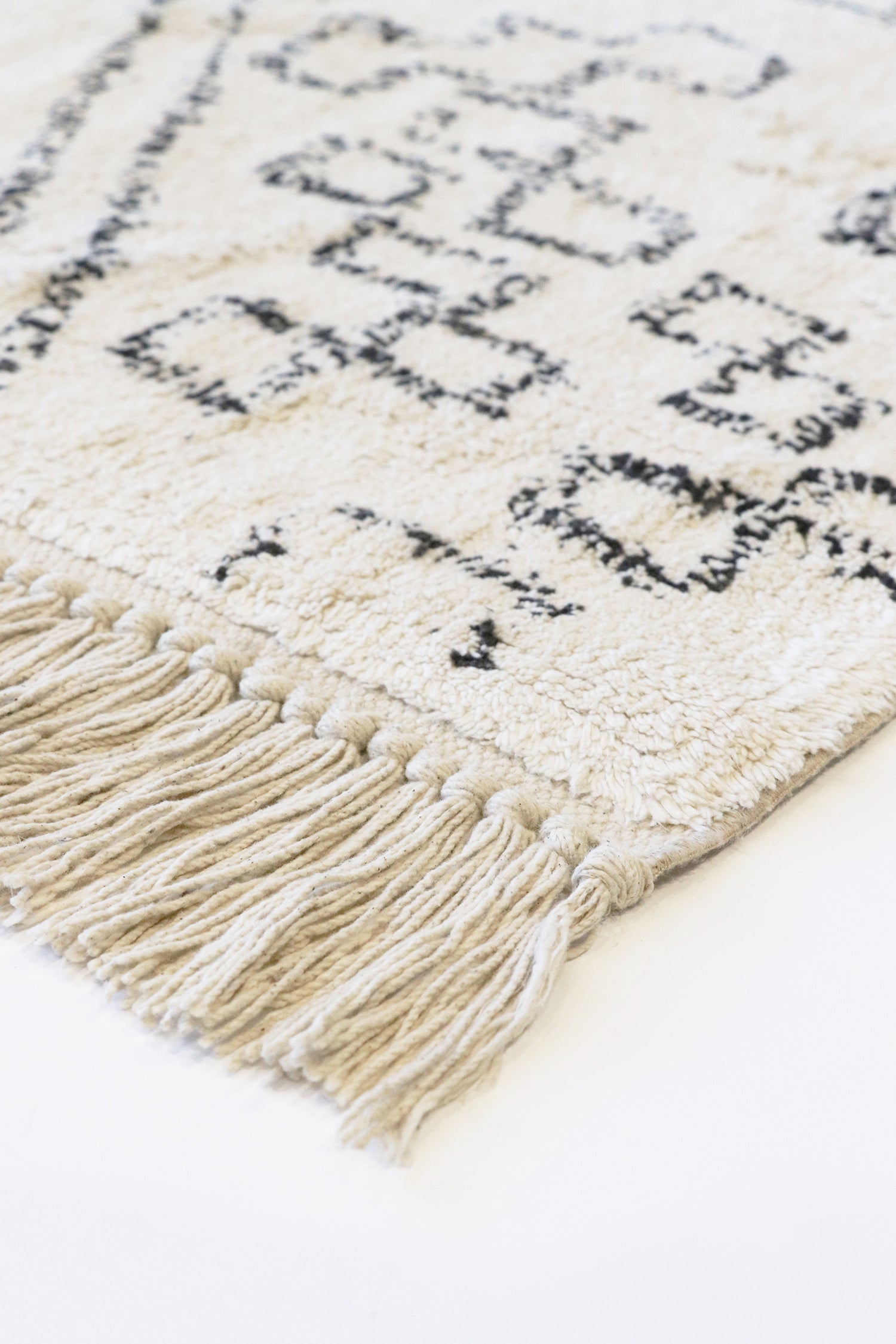 BABAYA Awan Cotton Floor Rug Black/Natural