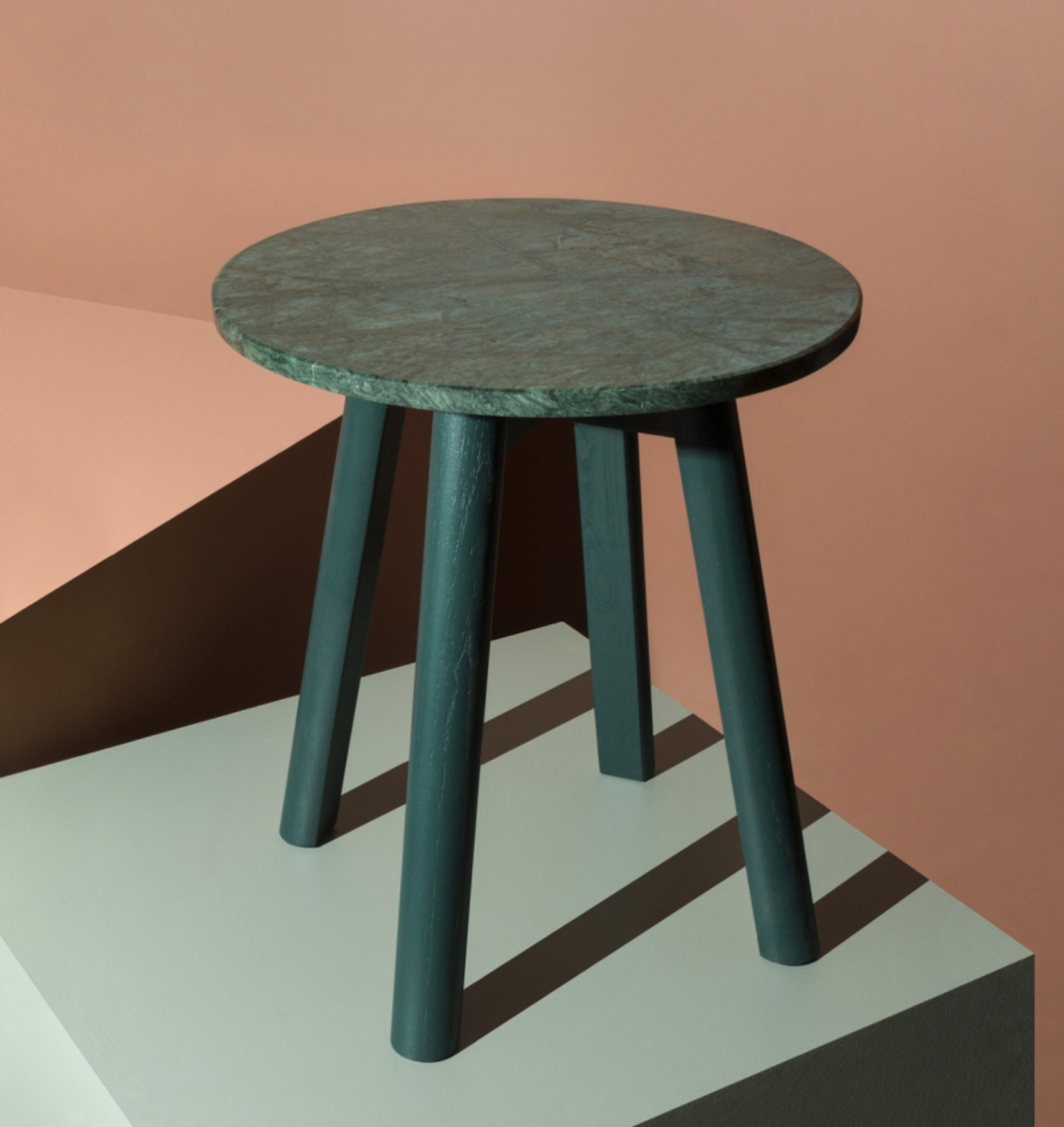 Rodwell and Astor - MIDDLE OF NOWHERE Enkel Marble Side Table - Dark Green