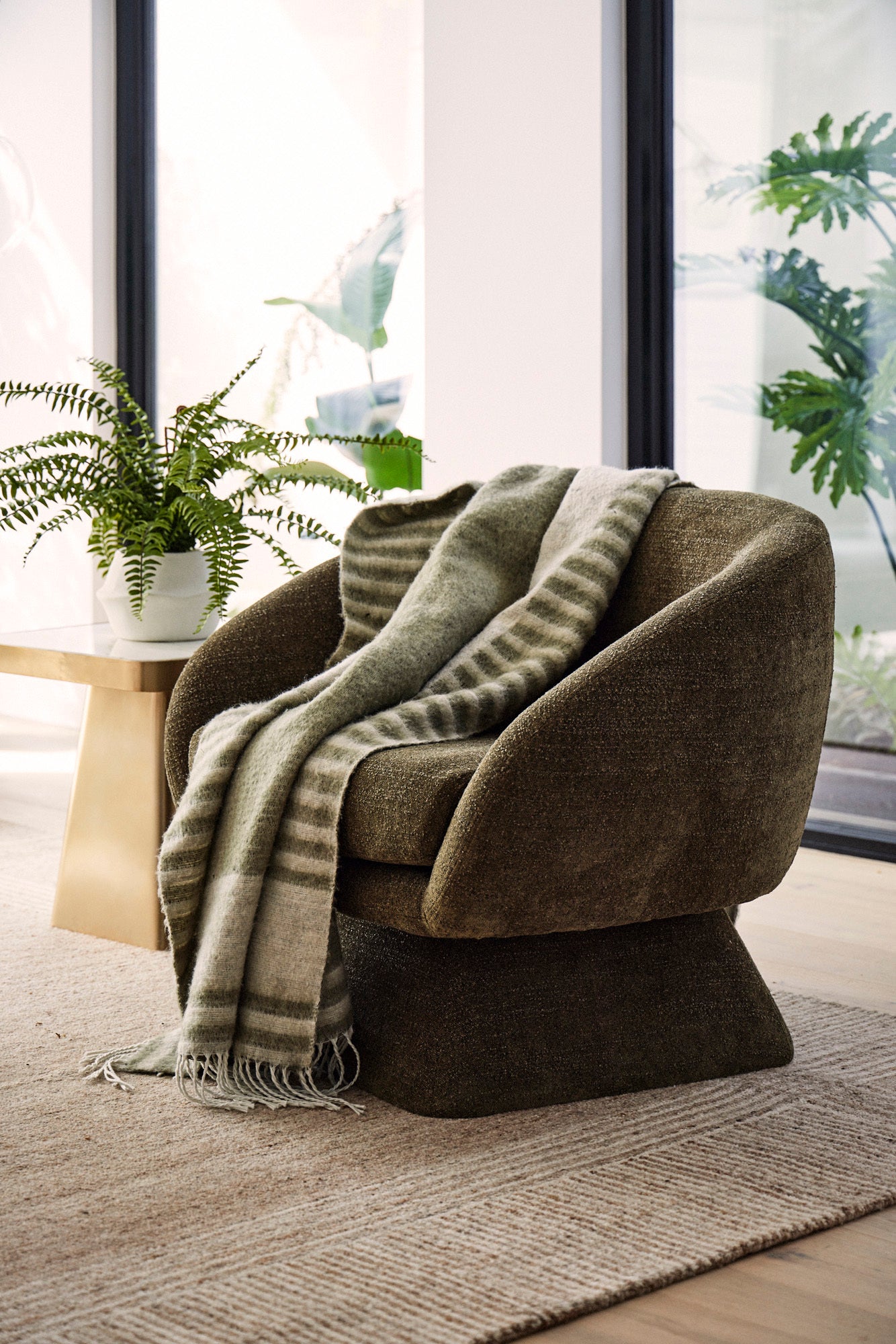 Lucca Swivel Chair - Olive Green