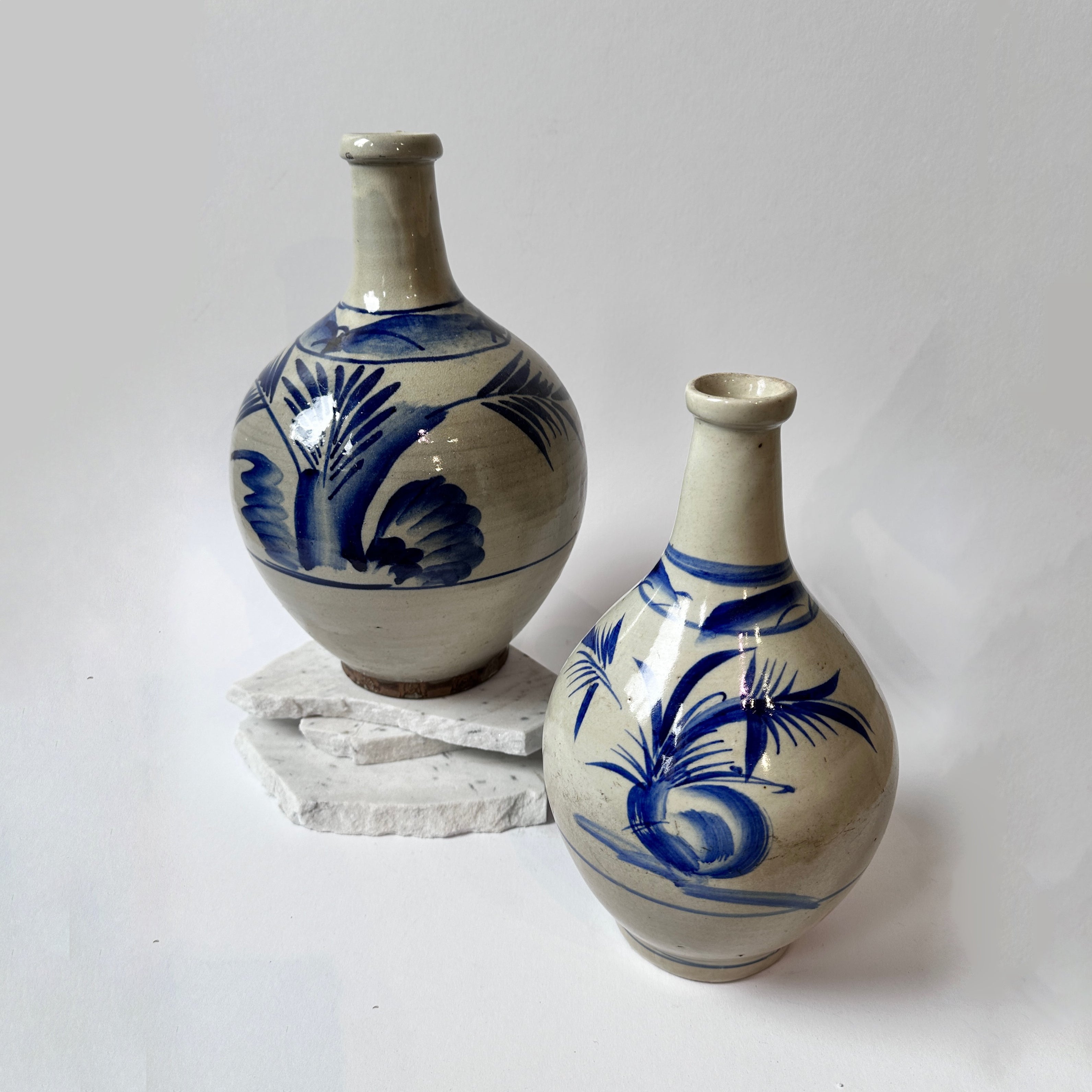 Antique Japanese Blue & White Tokkuri Sake Vase (Meiji Era) – 28cm | TOK002