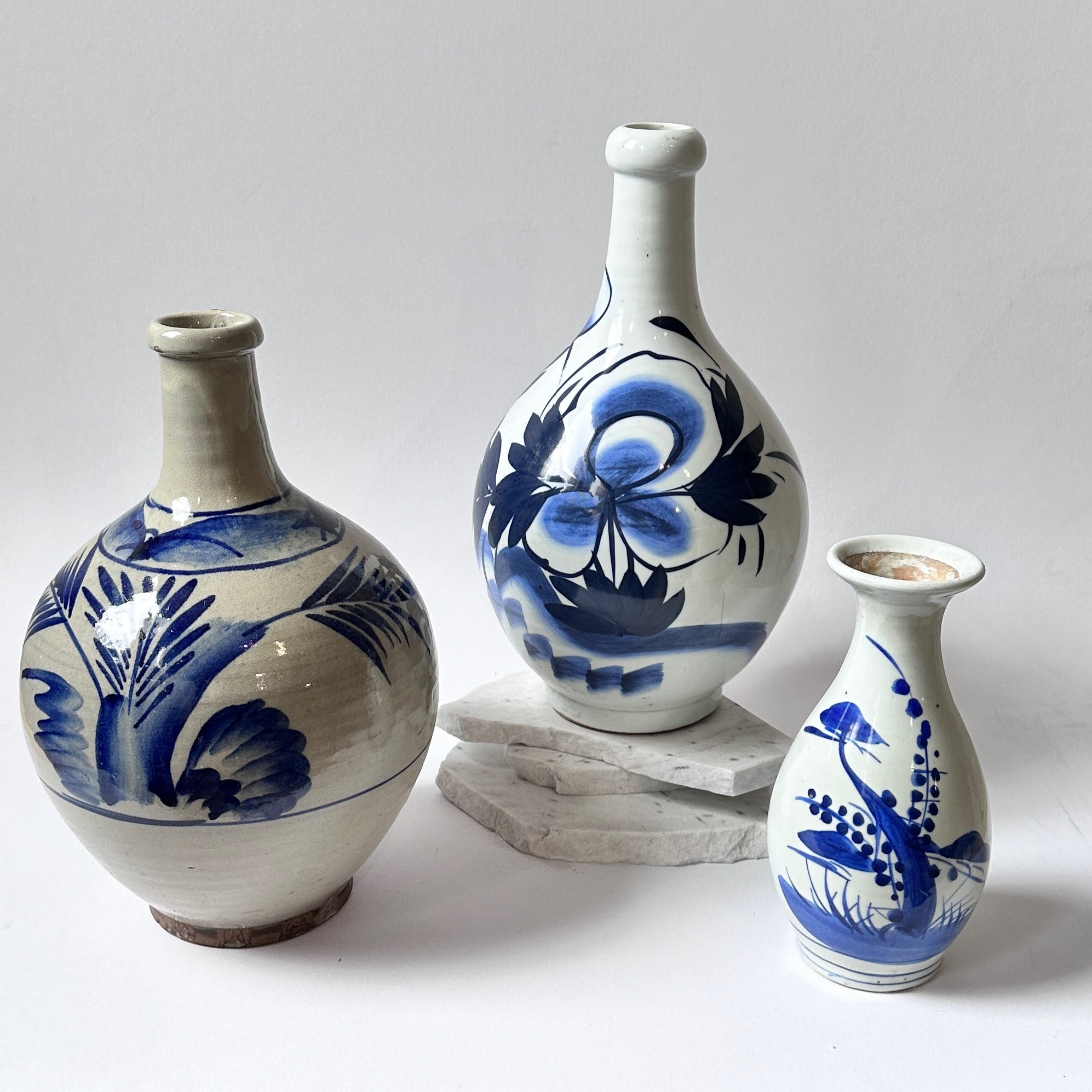 Antique Japanese Blue & White Tokkuri Sake Vase (Meiji Era) – 13cm | TOK001