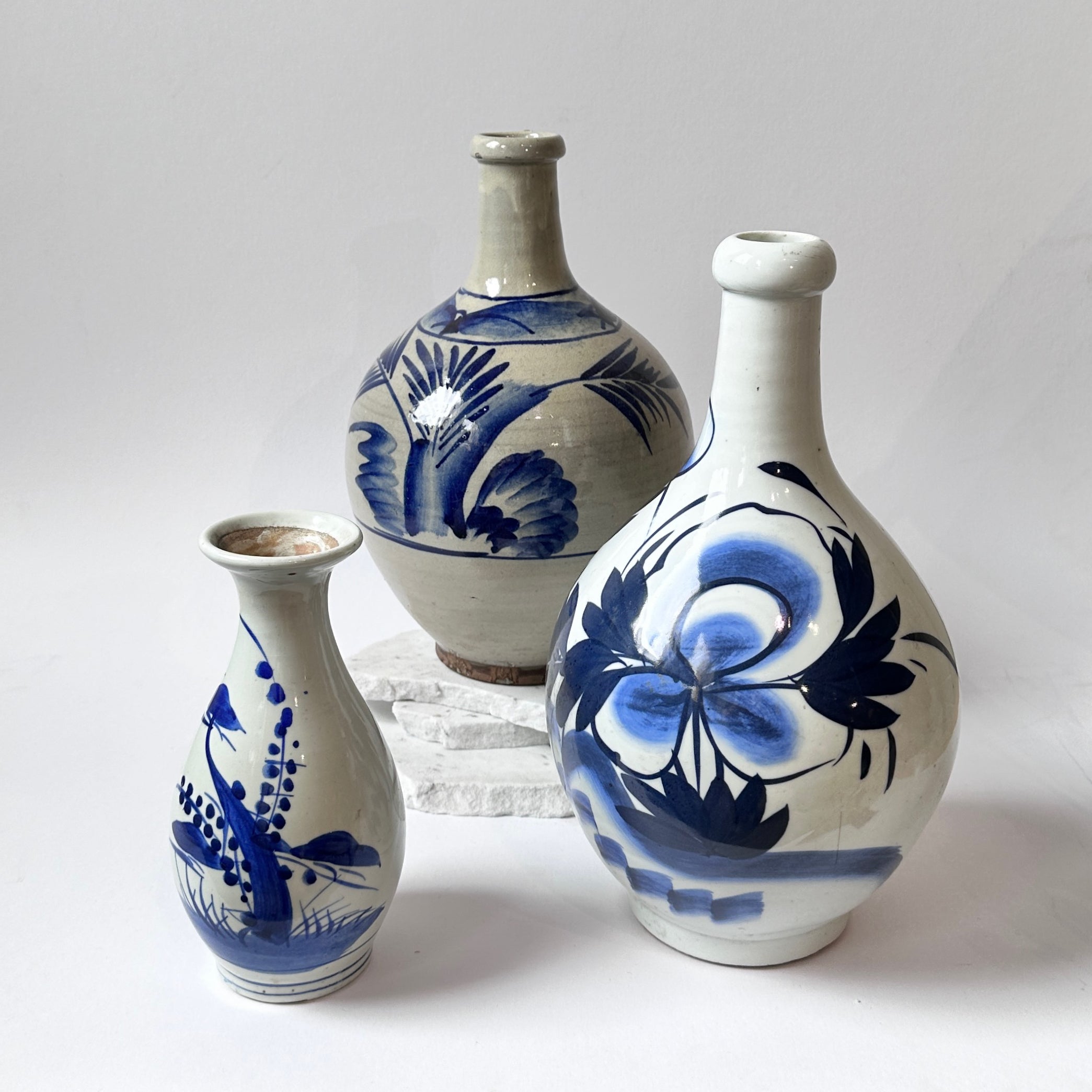 Antique Japanese Blue & White Tokkuri Sake Vase (Meiji Era) – 13cm | TOK001