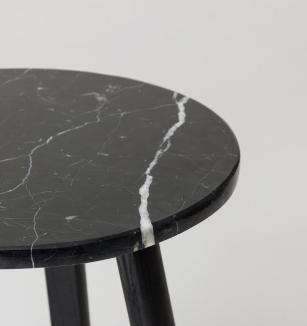 MIDDLE OF NOWHERE Enkel Marble Side Table - Black
