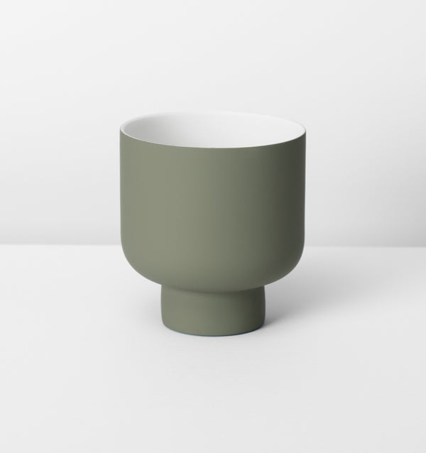 MIDDLE OF NOWHERE Fergus Planter - Olive