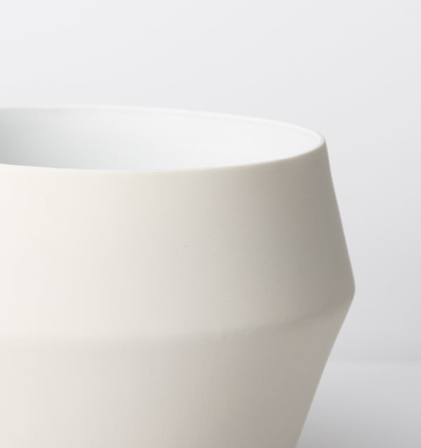 MIDDLE OF NOWHERE Romo Planter - Mist - Medium